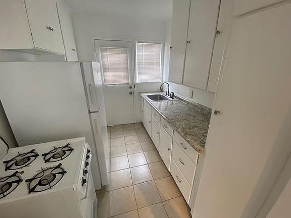 3rd image of 70 Glendora Ave APT 2