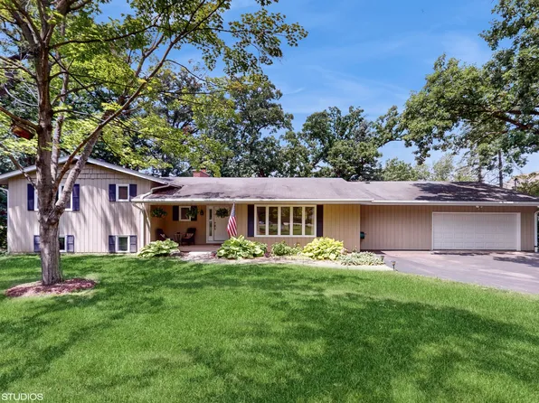 5713 Hickory Ln, Crystal Lake, IL 60014