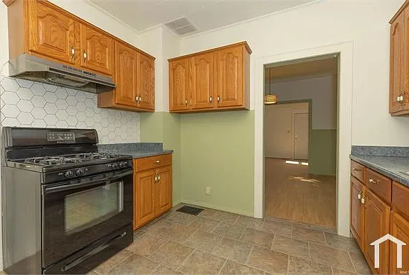 307 Richardt Ave — Photo 6