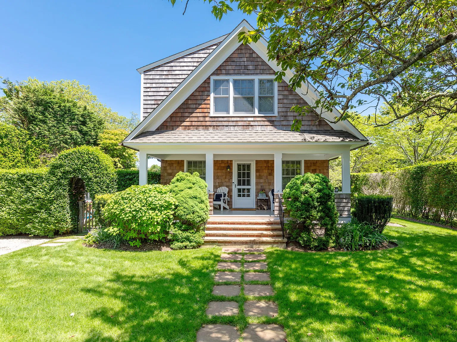 East Hampton Village — Photo 1