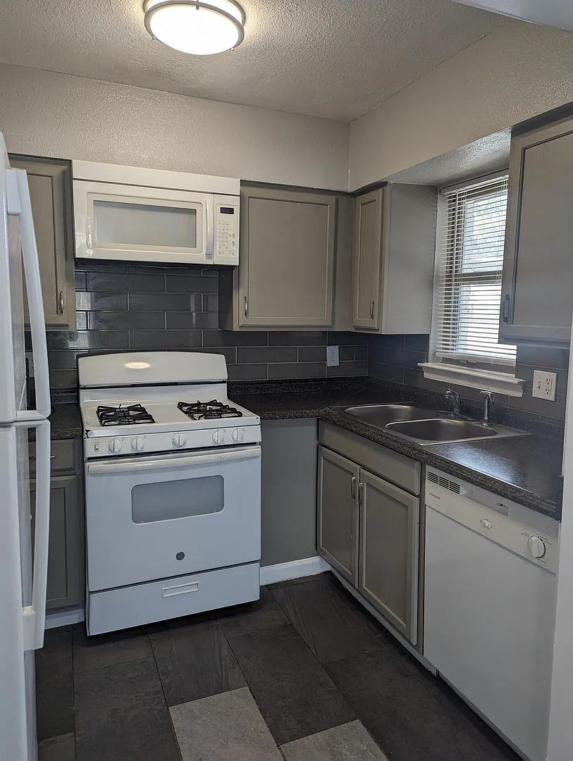 Grigsby Square Apartments Main — Photo 4
