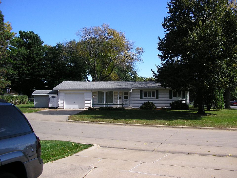 2nd image of 821 Cataract Ave