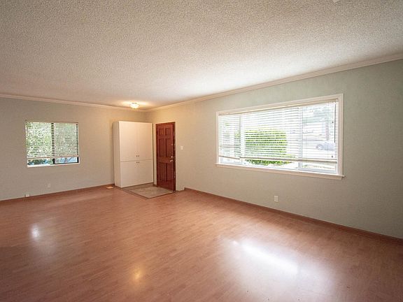 3rd image of 2404 1/2 Mayfield Ave