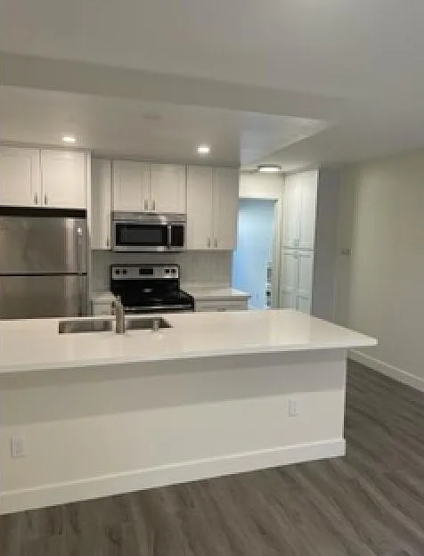 3 bed, 1026 sqft, $3,900 — Photo 4