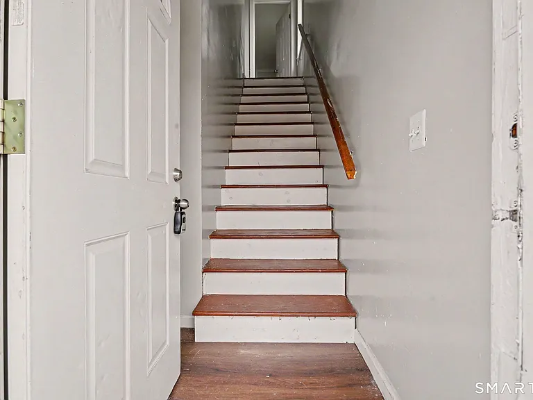 143 Highland Ave — Photo 2