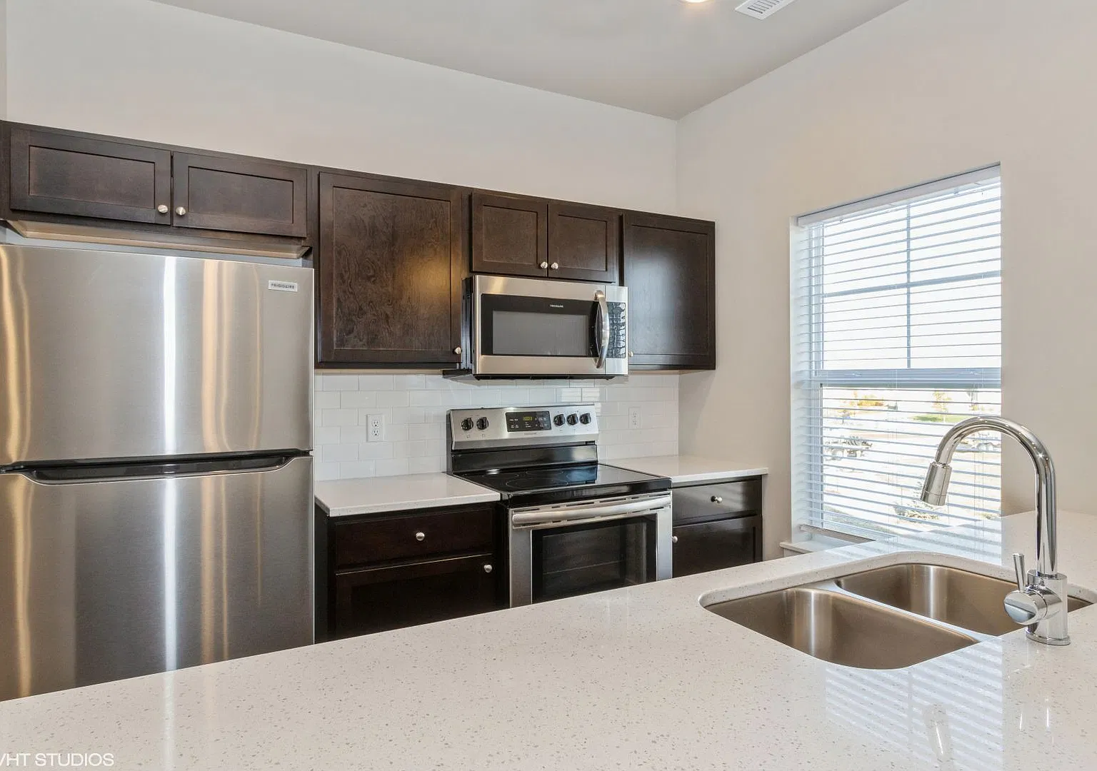 Big Ben Townhomes - 3 Bedroom/2.5 Bathroom — Photo 4