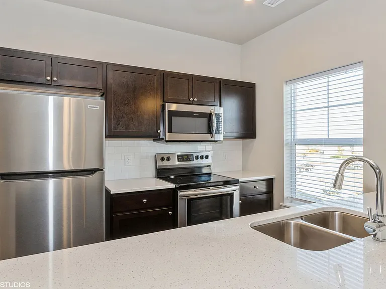 142 Clark Dr SW #4 — Photo 4