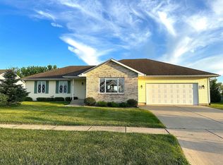 105 Prairie Dr, Walworth, WI 53184