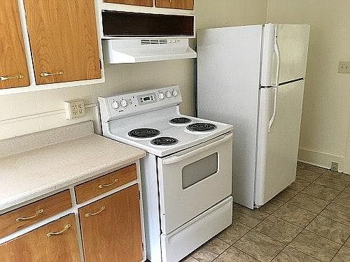 The kitchen has an electric oven and fridge along with good