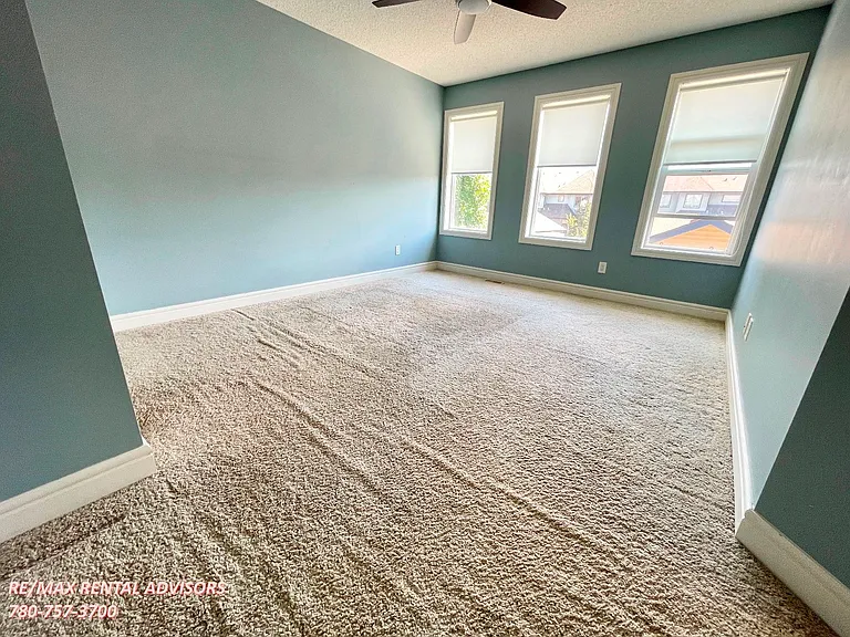 2429 Austin Cres SW — Photo 12