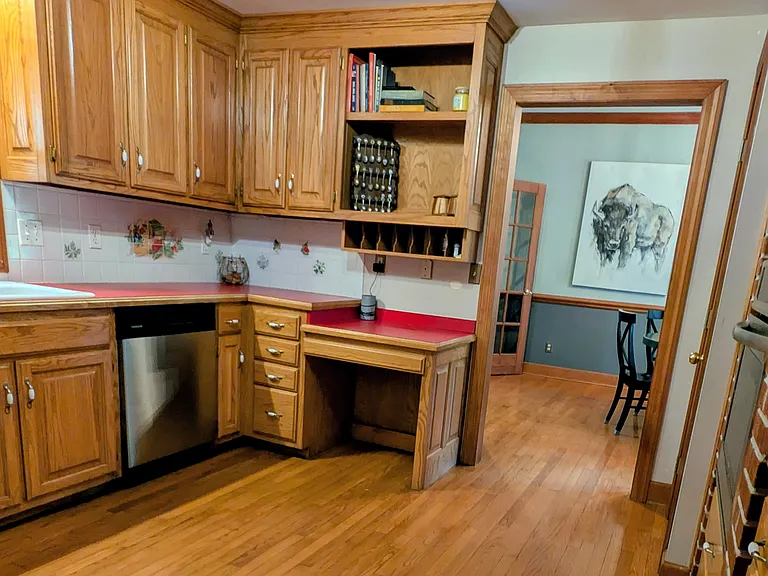 104 Southampton Dr — Photo 8