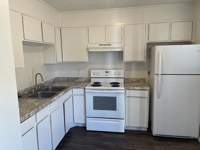 401 E McReynolds St #1 — Photo 2