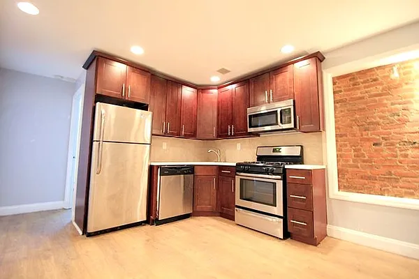 Rented by Elite NY Holdings | media 16