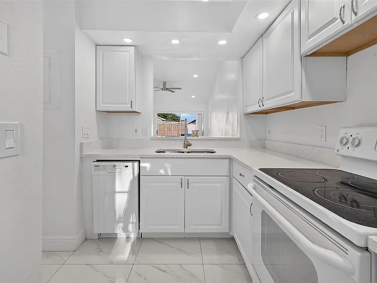 3128 Sandy Shore Ln — Photo 15