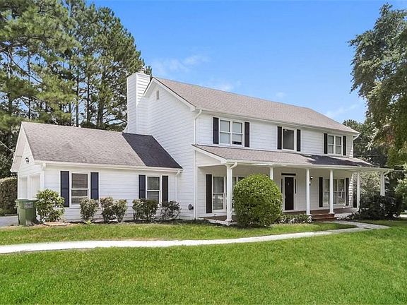 4th image of 2980 Summer Ct E