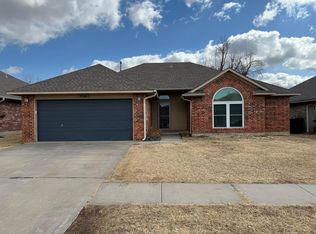 9300 Winfield Ln, Moore, OK 73160