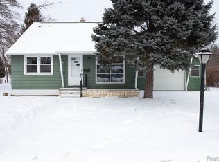 618 Riddle St, Howell, MI 48843