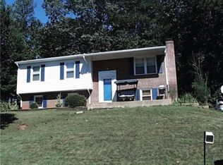 205 Saint Ives Rd, Charlottesville, VA 22911