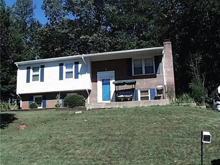 205 Saint Ives Rd photo 1