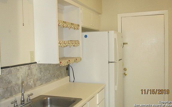 3rd image of 2551 Cincinnati Ave