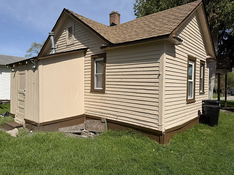 2526 White St — Photo 3