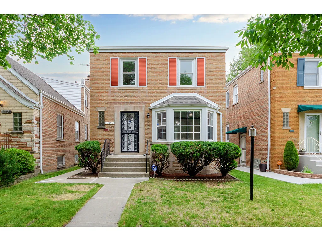 10350 S Prairie Ave photo 1