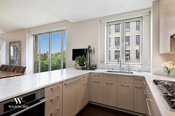 Sold by Warburg | media 20