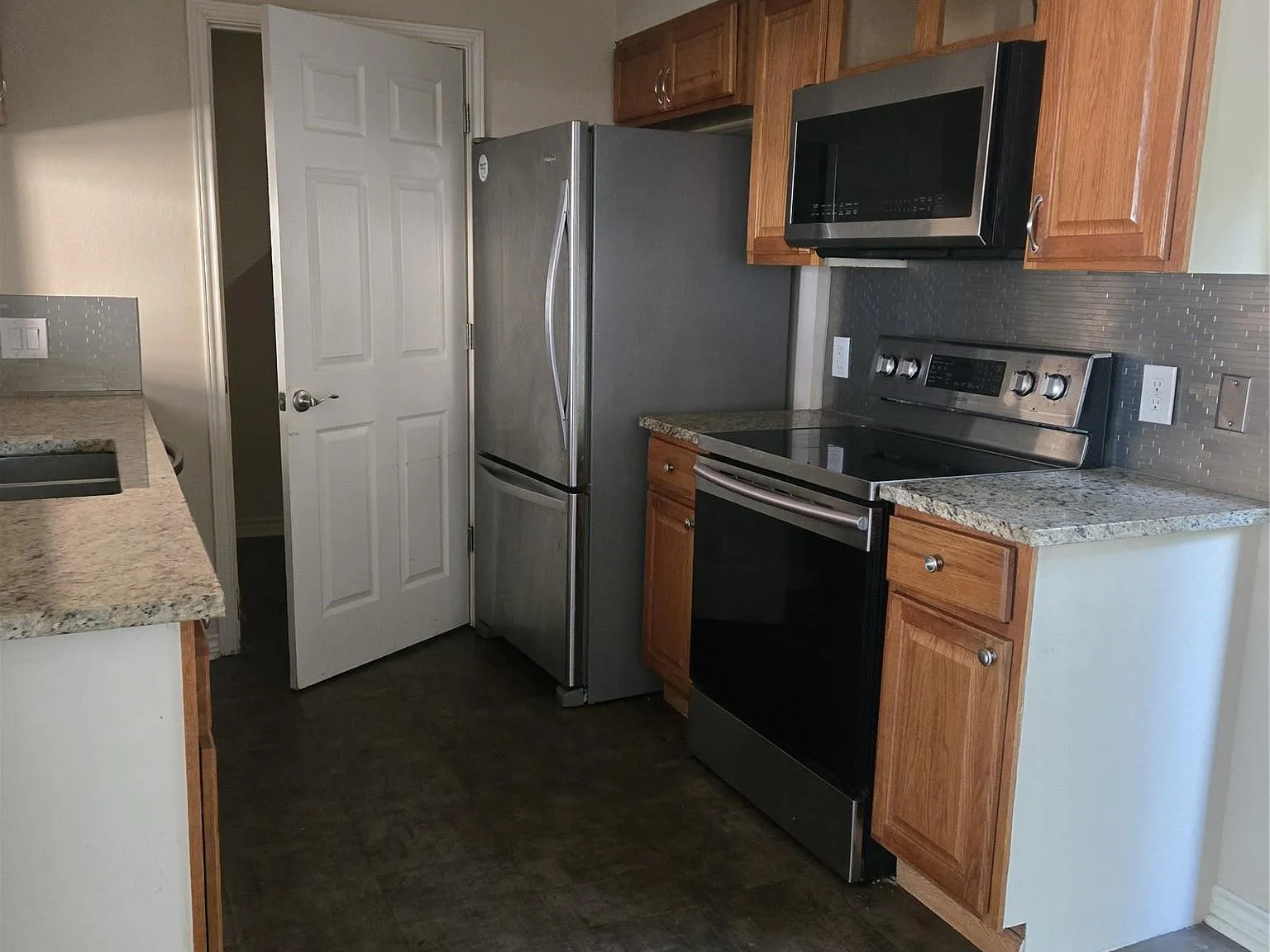 2 bed, 1.5 bath, 900 sqft, $1,595 — Photo 2