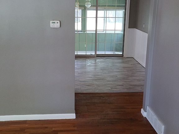 5th image of 423 Charlotte Ave NW