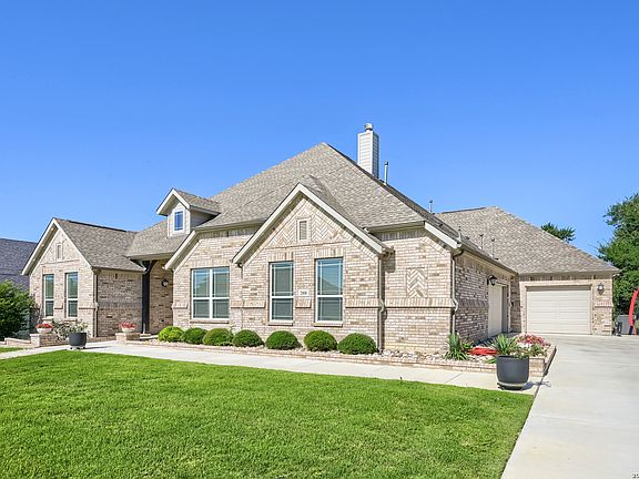 4th image of 208 ENGLEWOOD LN