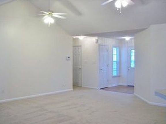 2nd image of 109 Summercreek Dr