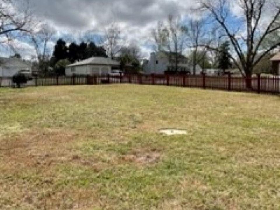 2nd image of 301 Wake Forest Dr