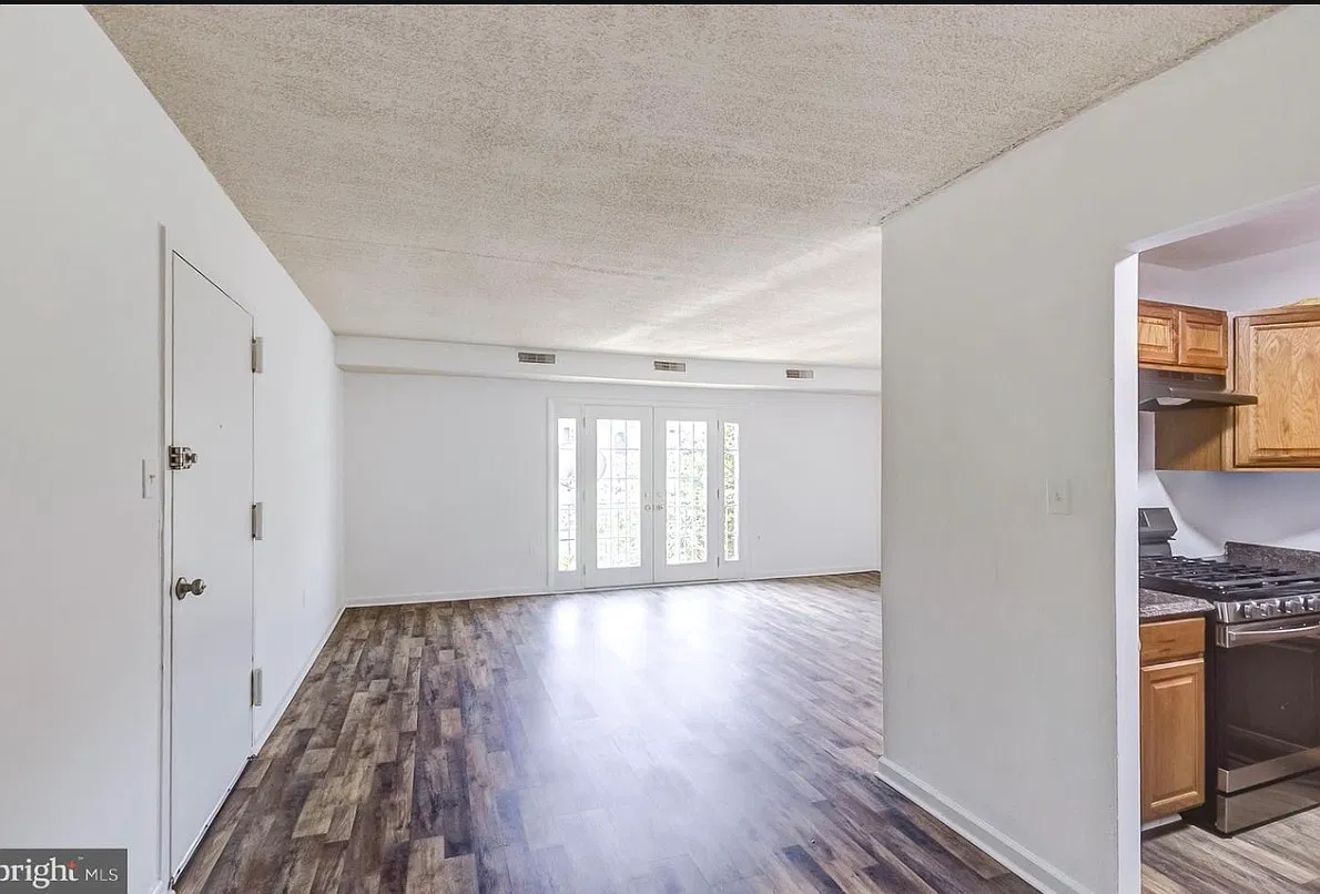 2 bed, 842 sqft, $2,100 — Photo 2