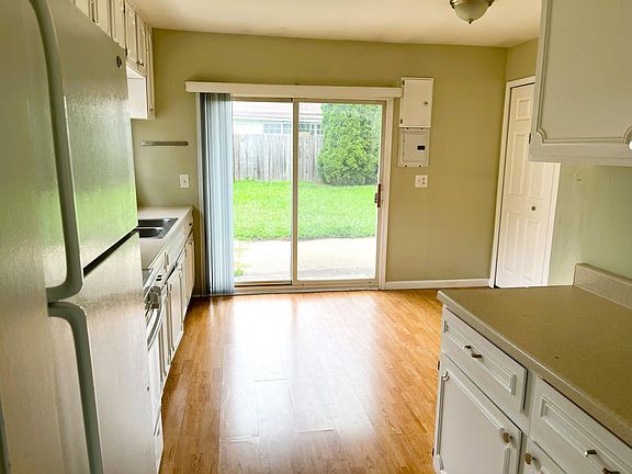 4th image of 25826 Truman St