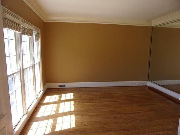 2nd image of 1341 Oxford Dr SE