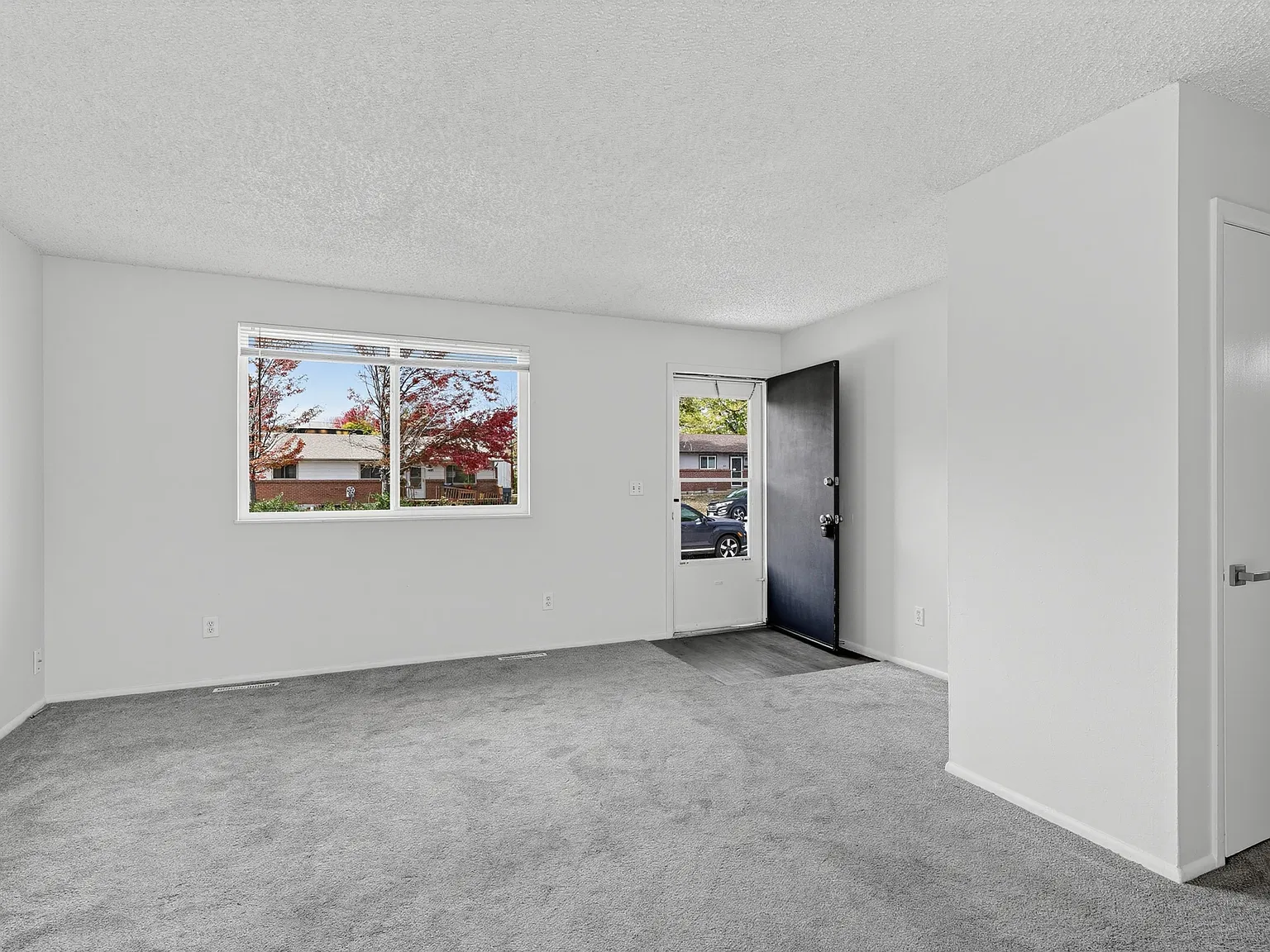 3 bed, 2150 sqft, $3,100 — Photo 2