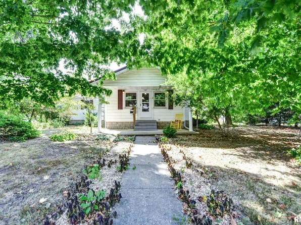 507 N Spruce St, Nokomis, IL 62075