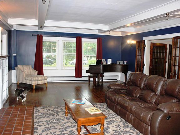 5th image of 607 Peninsular Ave
