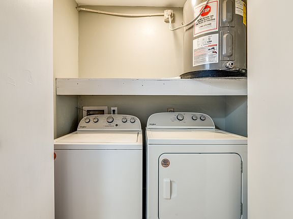 5th image of 601 Bracewood Cir APT B