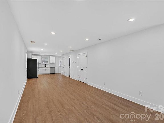 4th image of 712 & 714 Evening Shade Ln