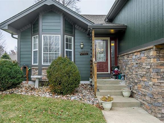 2nd image of 812 NE Bryant Dr