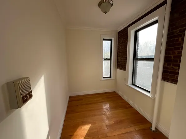 245 East 62nd Street image 2 of 9