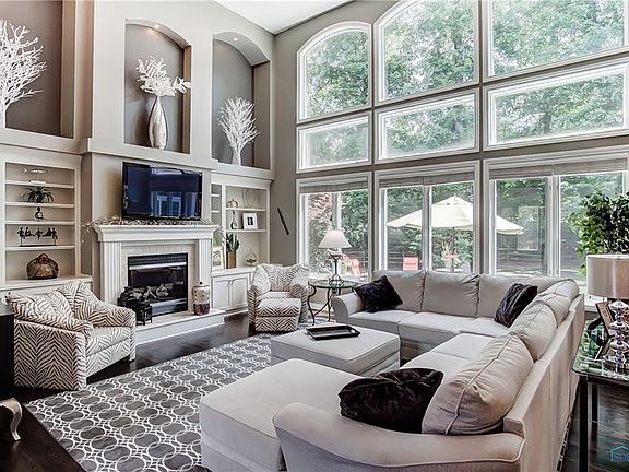 3rd image of 7717 Forest Creek Ct