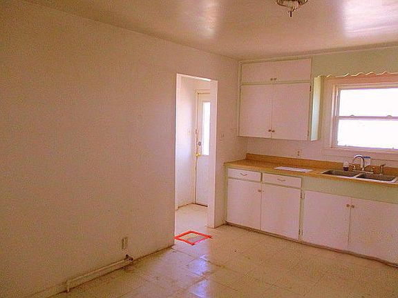 3rd image of 623 Campana Ave
