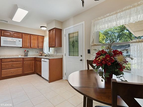 3rd image of 7403 Dunwood Ct #127
