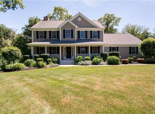 47 Tanglewood Dr, Tiverton, RI 02878