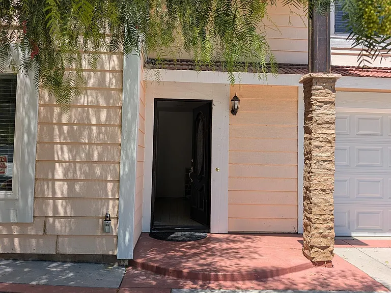 239 Katherine Ct — Photo 8