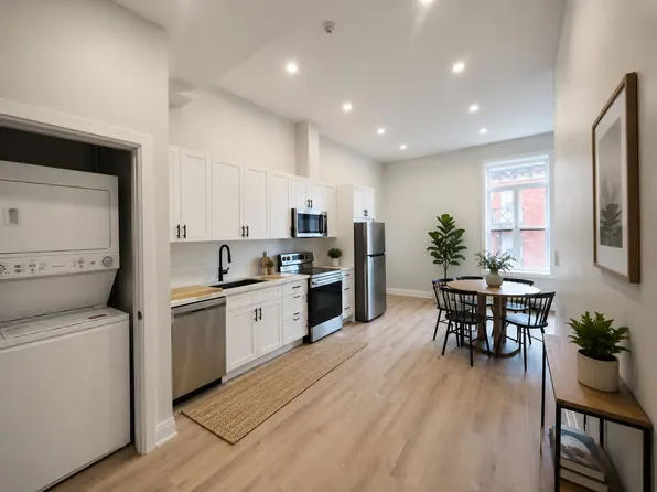 208 King St E #1, Hamilton, ON L8N 1A9