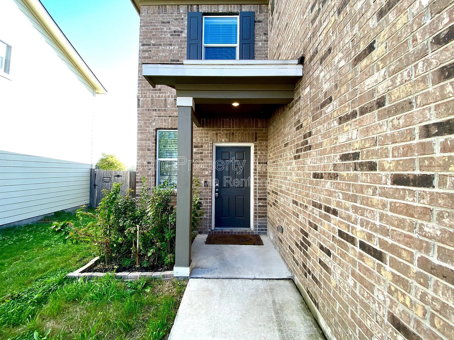 4 bed, 2.5 bath, 2257 sqft, $1,900 — Photo 2