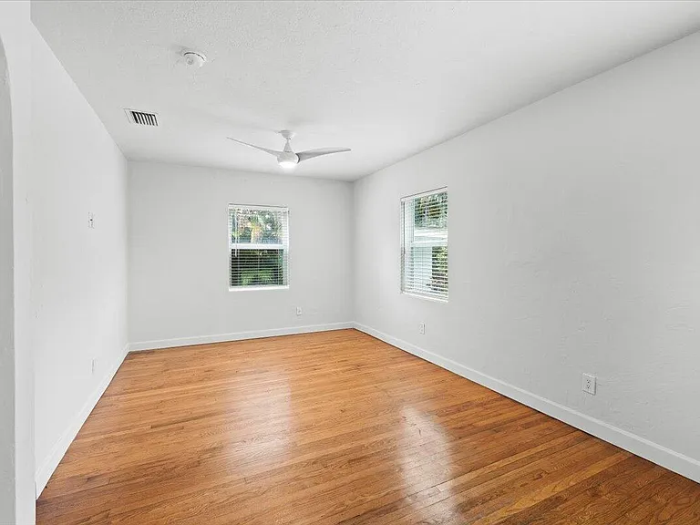 305 NE 14th Ave — Photo 6